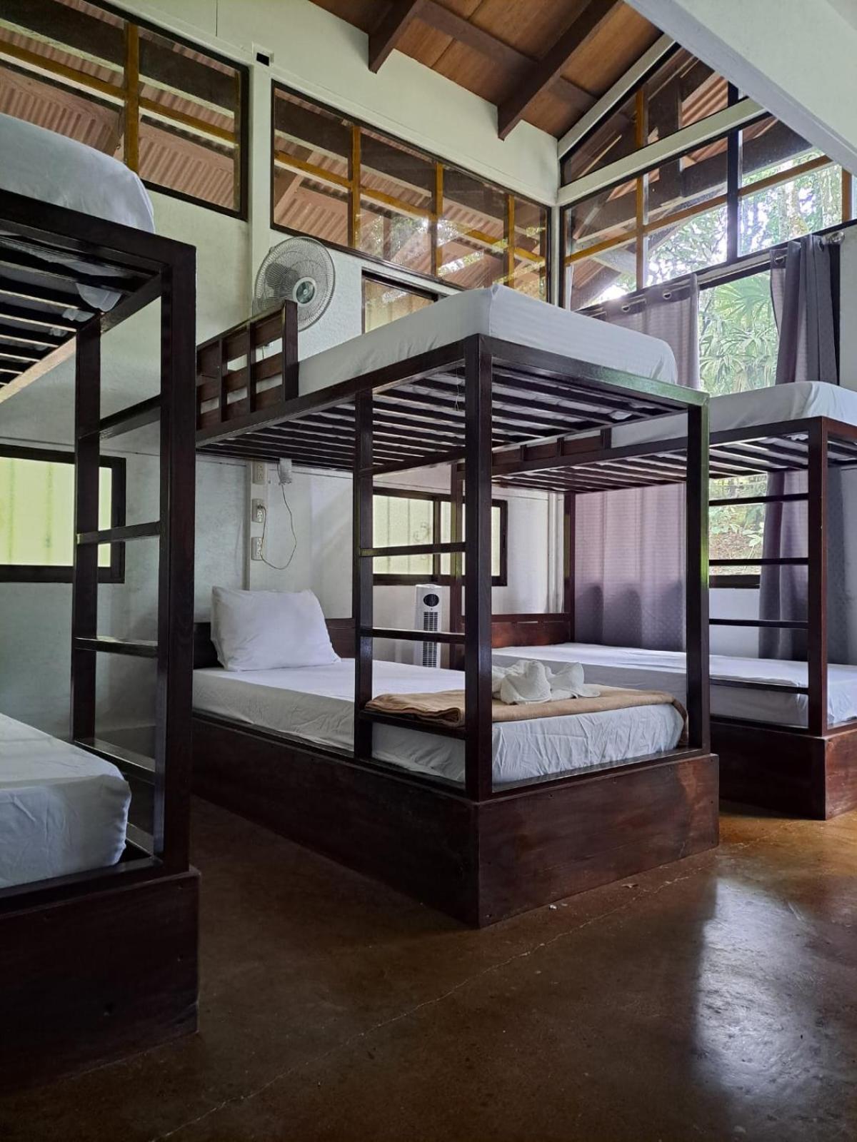 Avita Lodge Quesada  Extérieur photo