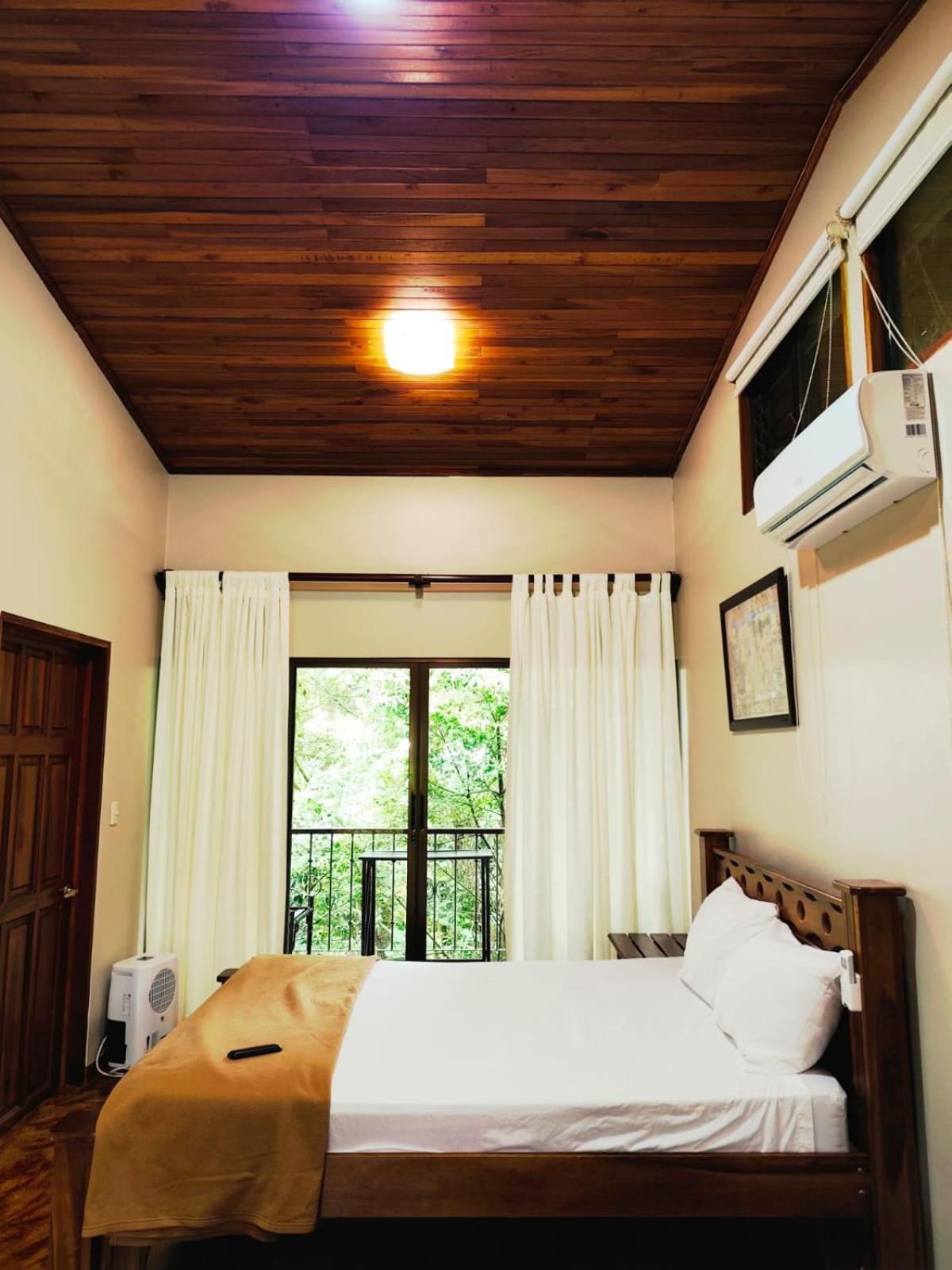 Avita Lodge Quesada  Extérieur photo